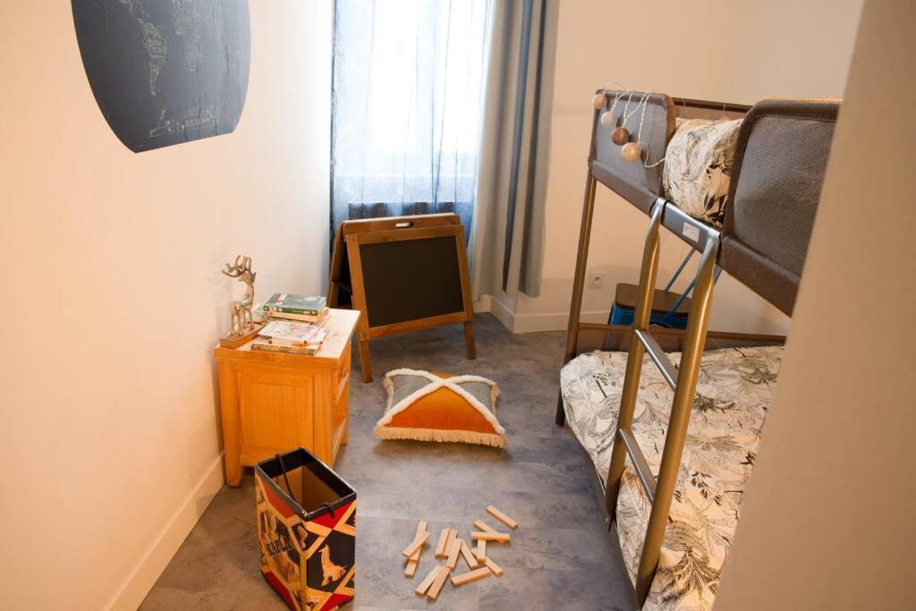 La Thoresienne Thoree-les-Pins Luaran gambar